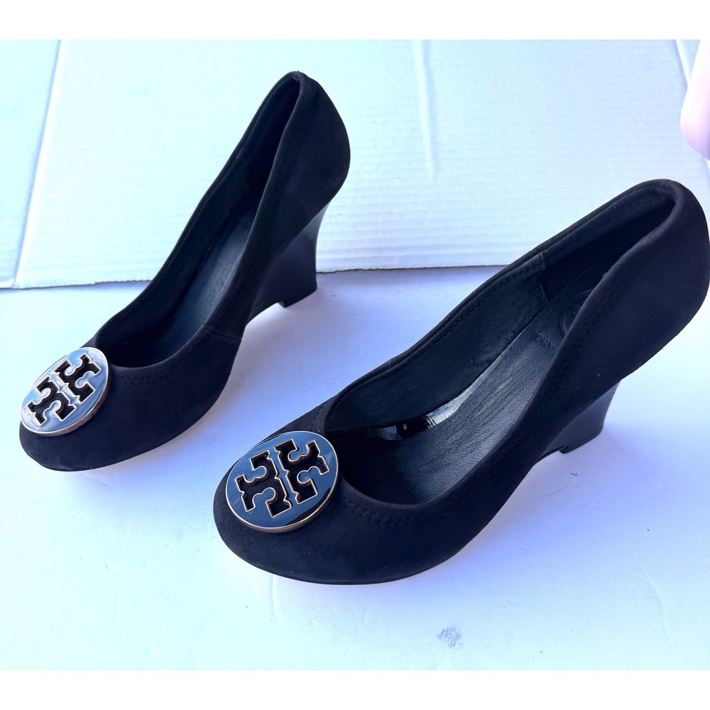 Tory‎ Burch Suede Gold Logo Medallion Round Toe Wedge Pump Shoes Sz 7.5